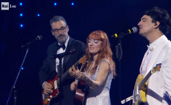 Brunori Sas torna a Sanremo nella serata delle cover con Maria Antonietta e Colombre Screenshot-2026-02-28-alle-08.37.20_42ac1.jpg