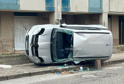 Lamezia, scontro fra due auto tra via La Pira e via Longo: una si ribalta, un ferito Unknown-3_662dc.jpg
