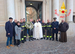 Rinnovata a Curinga la tradizionale deposizione della corona all’Immacolata Unknown-5_00a48.jpg