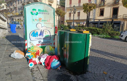 Lamezia, al via la rimozione dei cassonetti stradali per abiti usati e oli esausti WhatsApp-Image-2025-12-05-at-14.35.16_86688_98117.jpg