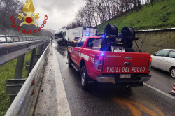 Mezzo pesante intraversato su A2 tra Rogliano e Cosenza, un ferito e disagi alla circolazione WhatsApp-Image-2026-01-29-at-16.48.36_07ccf.jpg