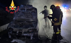 Auto prende fuoco a Soveria Mannelli, illeso conducente auto-soveria_b0712.jpg