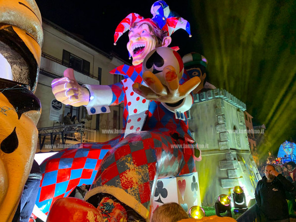 I Giganti dell’Allegria sfilano lungo corso Eroi di Sapri: musica, colori e divertimento per il Carnevale di Lamezia 2026 carnevale-202619.00.44_494bb.jpg