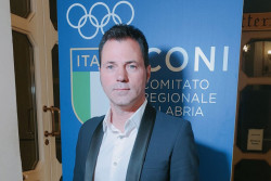Il pilota lametino Gullo insignito della medaglia d'oro Mondiale al Valore Atletico CONI cgulloGallery_b145a.jpg