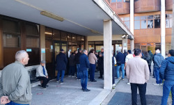 Lamezia, rinnovo carta d’identità: lunghe attese agli sportelli nonostante le aperture straordinarie comune-file3044_7fe2f.jpg