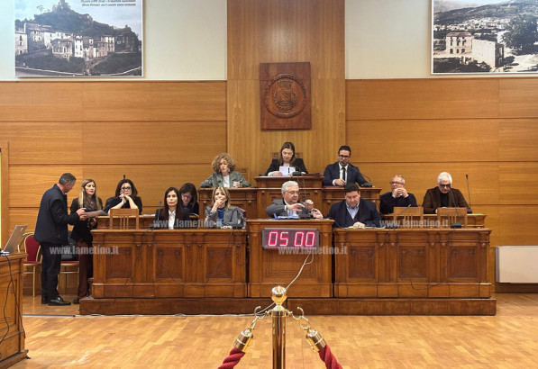 Lamezia, il Consiglio comunale rinvia l'approvazione del Bilancio di previsione. Opposizione abbandona Aula consiglio-comImage-2026-03-27-at-11.43.11_93864.jpg