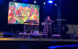 Cristina D’Avena inaugura il Carnevale di Lamezia 2026: musica e divertimento nonostante la pioggia cris-Image-2026-02-07-at-19.38_0a89e.jpg