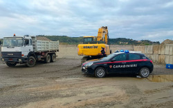 Prelevano quintali di ghiaia dal fiume, 2 denunce nel Crotonese fiume-crotonese_6cf53.jpg