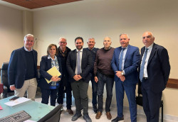 Ambiente e balneabilità: tavolo Regione-associazioni per salvaguardare il Golfo di Sant’Eufemia gallo-2026-03-11-alle-12.44.50_9dab7.jpg
