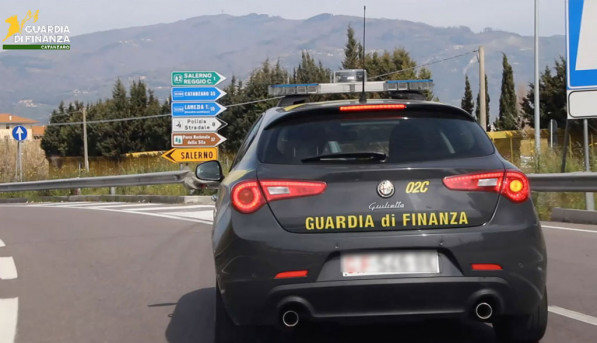 Lamezia, favoreggiamento all’immigrazione clandestina: false residenze e assunzioni lavorative. Chiuse indagini preliminari per 61 indagati - I Nomi gdf-2026-04-02-alle-07.42.38_466d1.jpg