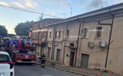Lamezia, incendio in appartamento: sgomberate quattro famiglie a Sant'Eufemia incendio-2025-12-09-alle-10.13.27_0aafb.jpg