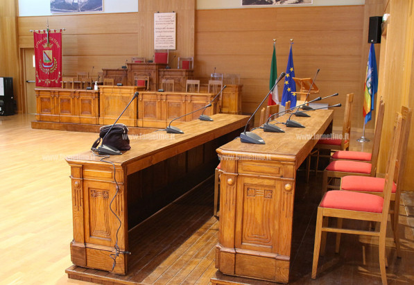 Lamezia, chiarimenti Corte dei conti e mancato parere Revisori sul Bilancio di previsione: domani seduta del Consiglio comunale a rischio luisi-sala-consiliare_ef30d_cd4dc_1c3ad_de3ce_06741_18d6e_57c39_10fea_3b027_df455.jpg