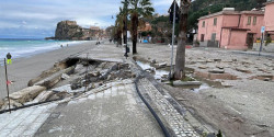 Mareggiate e cicloni in Calabria, la Regione incontra i Comuni colpiti: al via i tavoli operativi maltempo-scilla-lungomare_f58ca.jpg