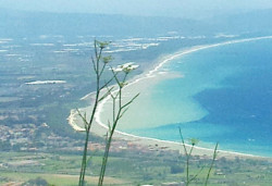 Le fragilità della piana di Sant’Eufemia: un territorio modellato dall’acqua, minacciato dal tempo e che richiede ascolto e interventi mare-sporco-luglio-2014-2_ee1ae.jpg
