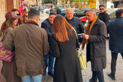 Lega Lamezia, conclusa la due giorni di raccolta firme per campagna "Io sto con il Poliziotto" poliziotto-firme2_75b60.jpg