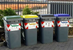 Lamezia, settimana europea per la riduzione dei rifiuti: domani presentazione calendario iniziative raccolta_differenziata_rifiuti_cassonetti_44c7c_e8e9a_577e6_37c50_5a89f.jpg
