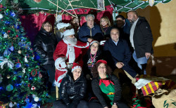 Lamezia si veste a festa per “Natale Insieme” con luminarie, mercatini e animazioni nei quartieri: i ringraziamenti del sindaco sindaco-a-Bella_878c6.jpg