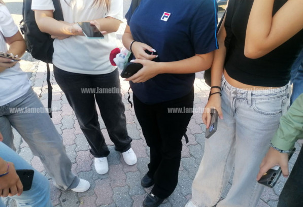 Lamezia, primo bilancio di dirigenti e insegnanti sul divieto dei cellulari in aula: "Effetti positivi su concentrazione e socialità" smartphone-scuola-Image-2025-09-16-at-08.13.05_4e9dd_546db.jpg