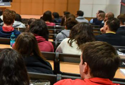 Regione istituisce "reddito di merito", mille euro al mese per chi resta a studiare nelle Università calabresi universita_51d7a_b523d_2771a.jpg