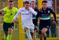 Serie D, Vigor beffata sul finale a Torre Annunziata: la capolista Savoia passa 2-1 vigor-2025-11-30-alle-17.19.33_c6062.jpg