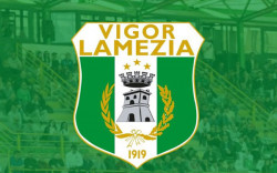 Vigor Lamezia: “Impianti obsoleti. Fronti e Provenzano non idonei e il D’Ippolito senza restyling dal 1994” vigor325_452652134420499747_n_a88ed_c2c4f.jpg